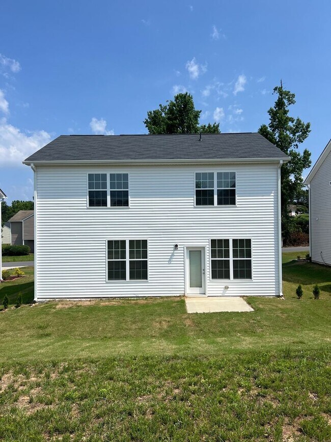 Building Photo - Charming 1.5 year new 3BR plus huge loft  ...