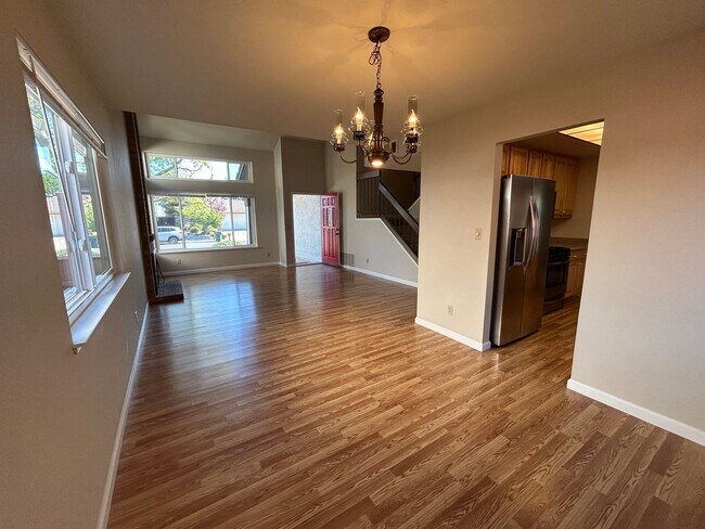 Building Photo - Beautiful Two-Story Home in Village Oaks, ...