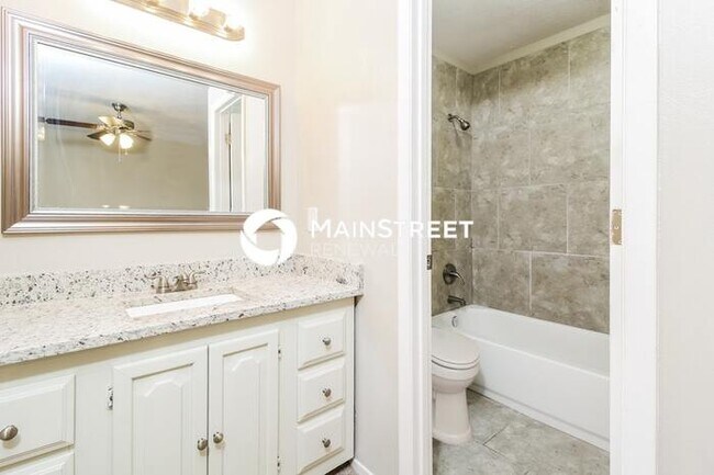 Building Photo - 3 Bedroom Pet-Friendly Home in North Richl...