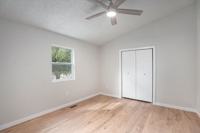 Building Photo - Upper-Level Duplex | $1,850/mo | All Utili...