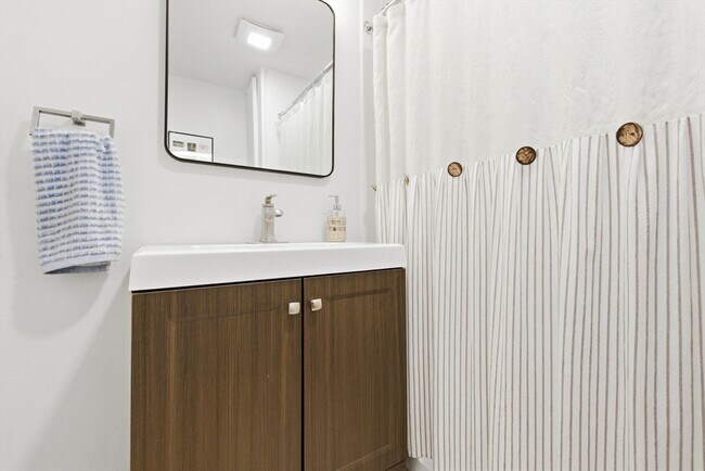 Building Photo - 194 Emerson St