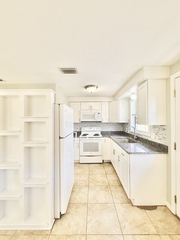 Building Photo - 5852 Monroe St