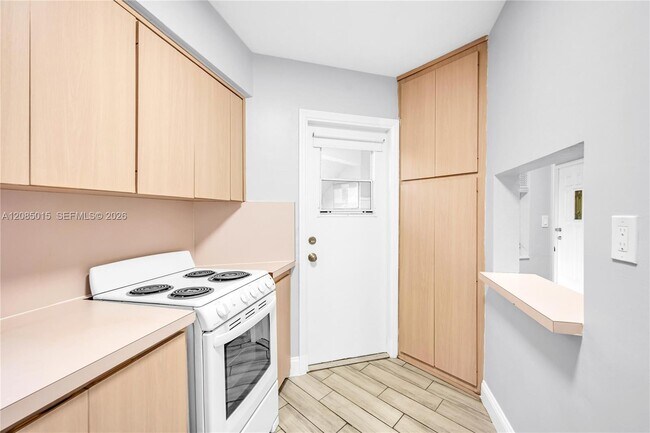 Building Photo - 1631 NE Miami Gardens Dr