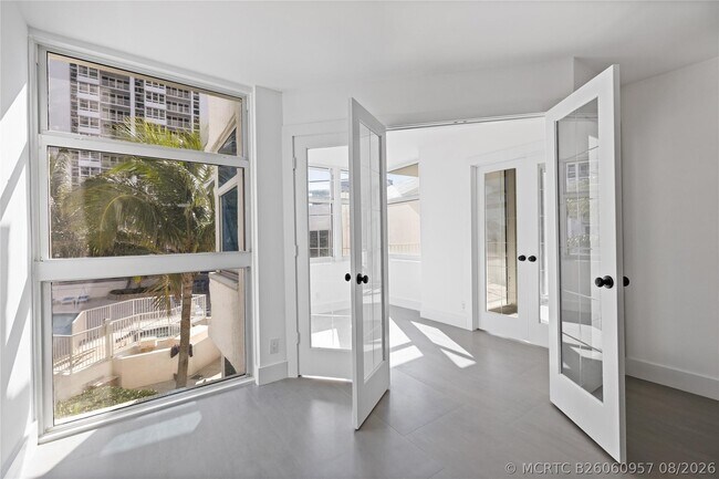 Building Photo - 1360 S Ocean Blvd