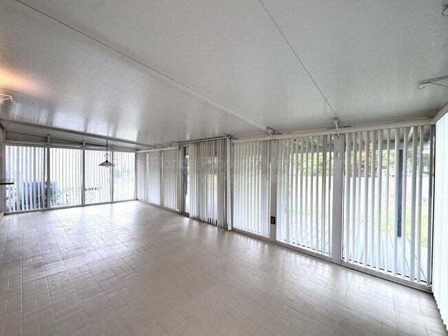 Building Photo - 563 Fort Smith Blvd