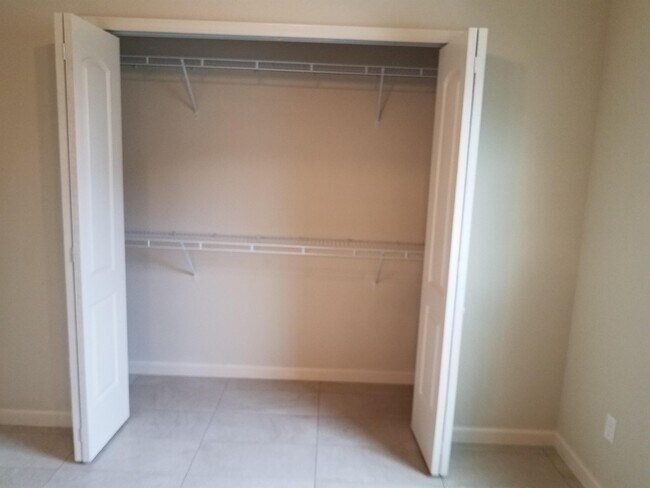 Building Photo - 1016 Center St