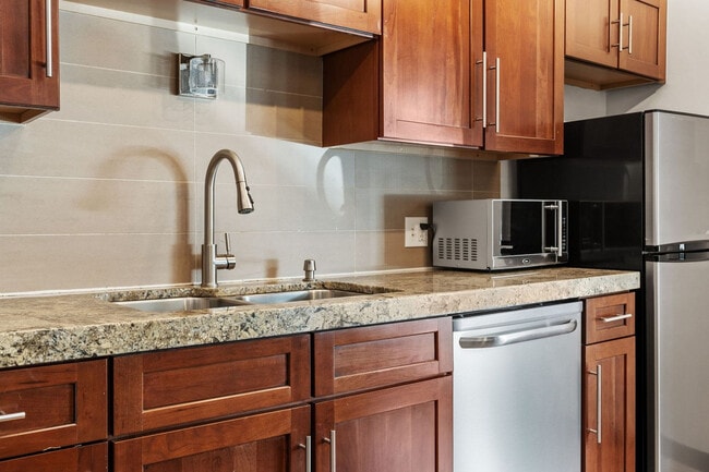 Building Photo - 1039 E Cooper Ave