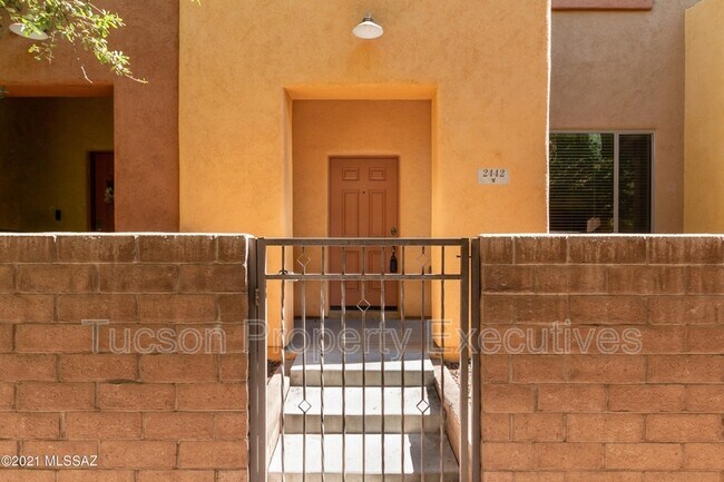 Primary Photo - 2442 E Emerald Moon Dr