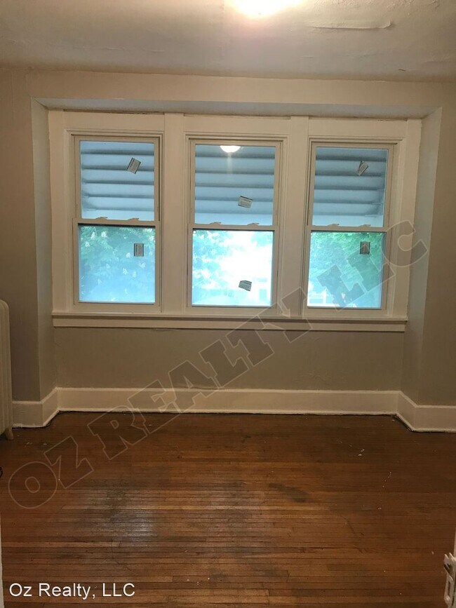Building Photo - 3 br, 1 bath House - 44 East Lake Street