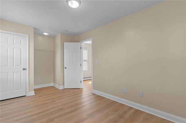 Building Photo - 176 Pavilion Ave