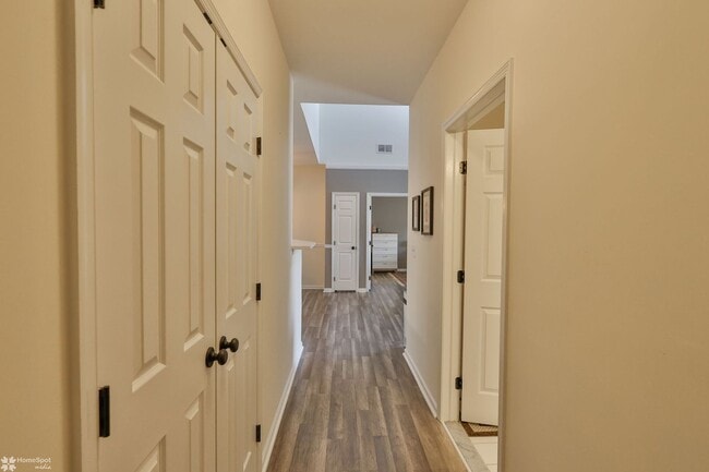 Building Photo - Bright, spacious 2-bedroom / 2-bath condo available now!