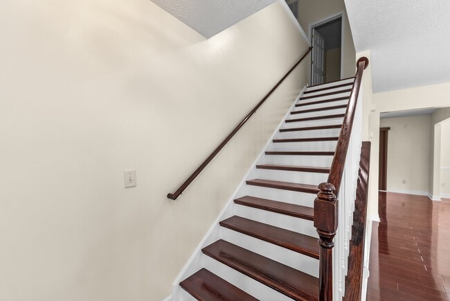 Building Photo - 7020 Timber Oak Dr