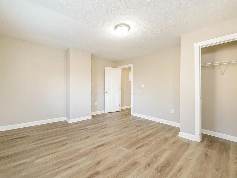 Building Photo - 597 Seymour Ave