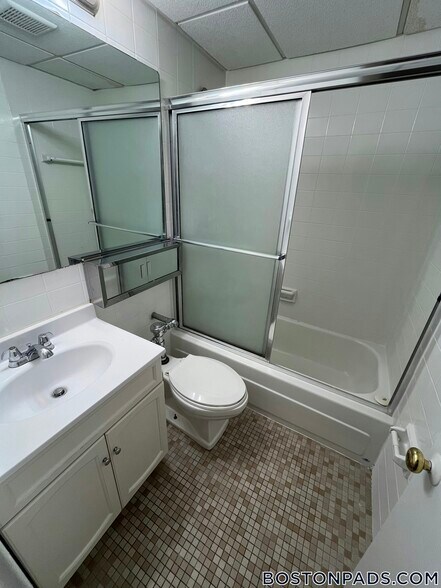 Building Photo - 62 Boylston St