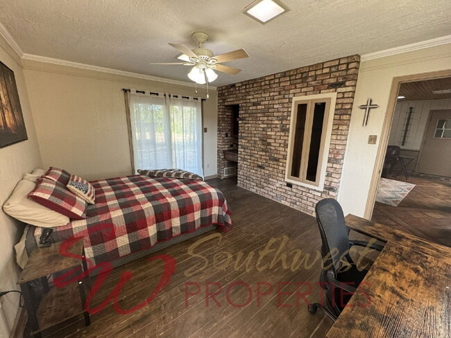 Building Photo - 2 bedroom 2 bath on a 12 acre paradise!