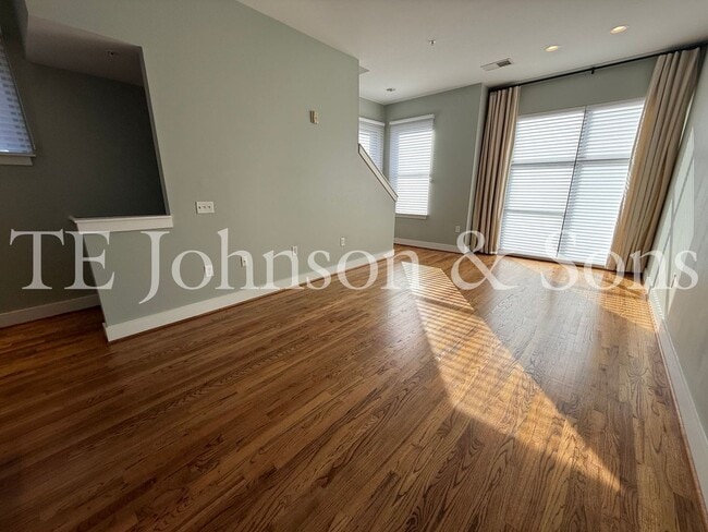 Building Photo - Modern Three Level Townhome in the Heart of Winston Salem