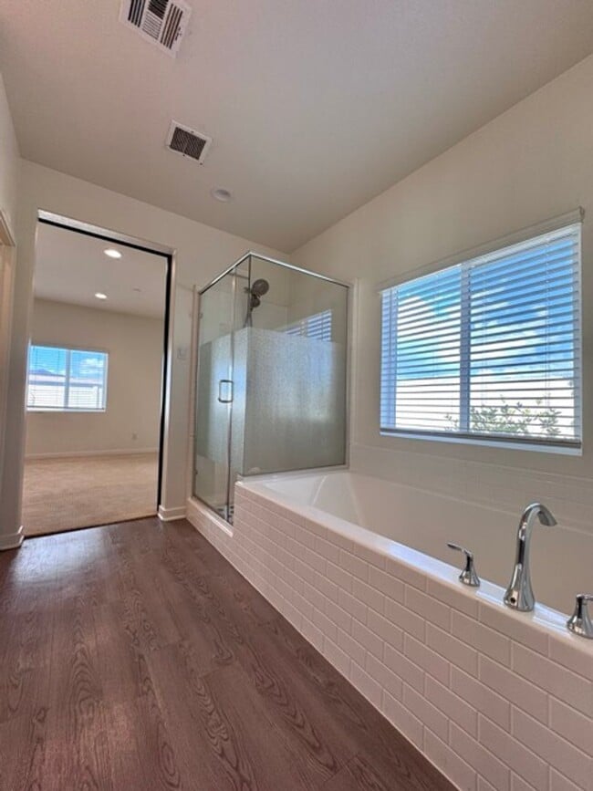 Building Photo - Stunning 2021 built 4 bedroom home for LEA...