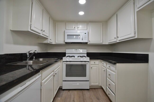 Building Photo - 11416 Albers St