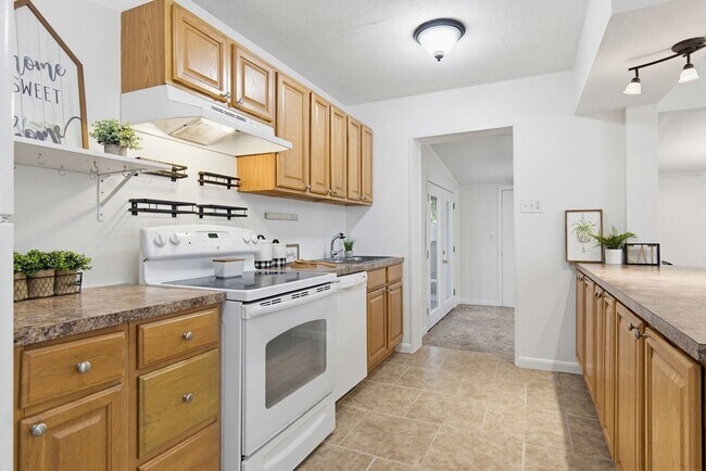 Building Photo - 908 Rock Creek Ave