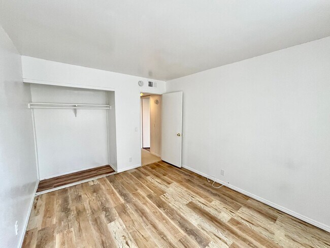 Building Photo - 3917 Spring Dr