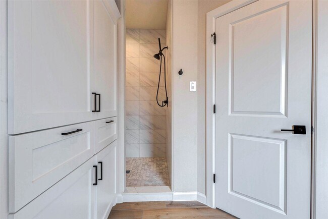 Building Photo - 11005 Upland Forest Dr