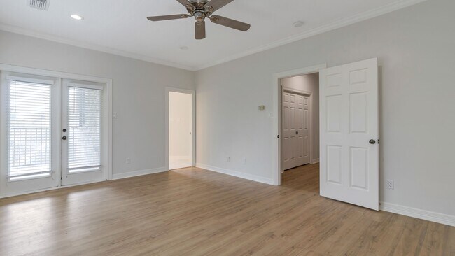 Building Photo - 14918 Plantation Oak Dr