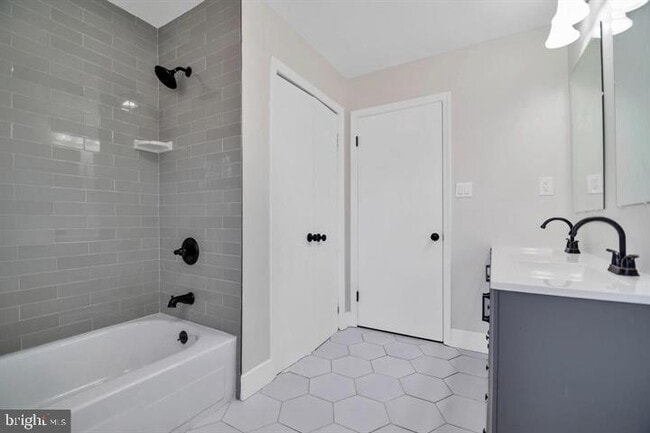 Building Photo - 12404 Surrey Cir Dr