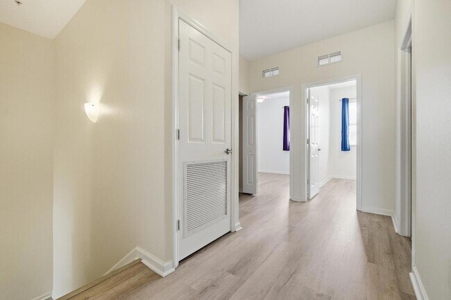 Building Photo - 4501 Mimosa Terrace