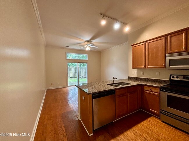 Building Photo - 1617 Shoreline Pl