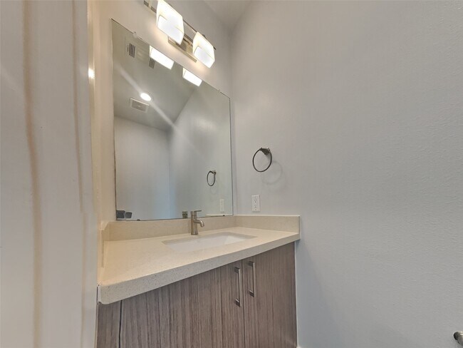 Building Photo - 2401 Crawford St