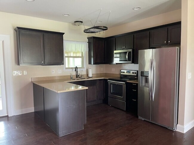 Building Photo - Get Ready to MOVE IN !!!!!!