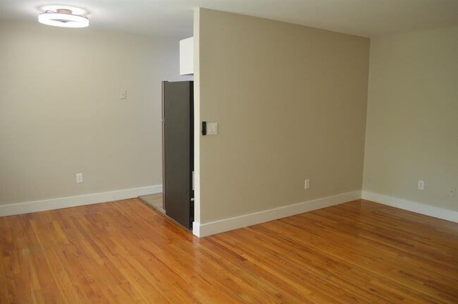 Building Photo - 455 Fairview Ave