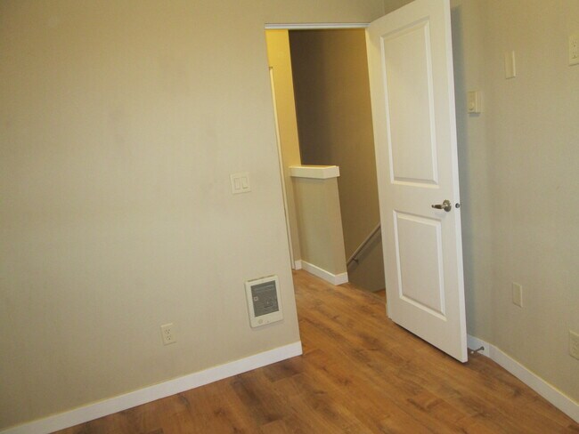 Building Photo - 4321-B SE Division St