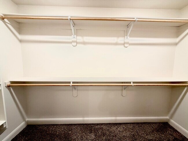 Building Photo - 2108 Birdie Ln