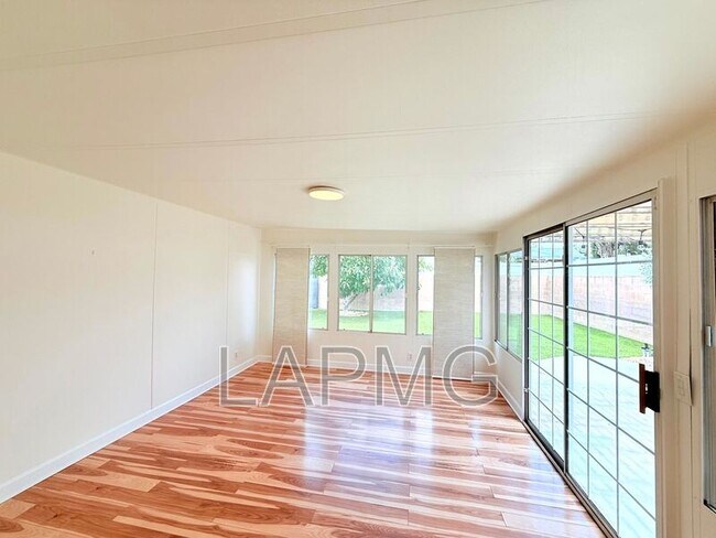 Building Photo - 16457 Gledhill St