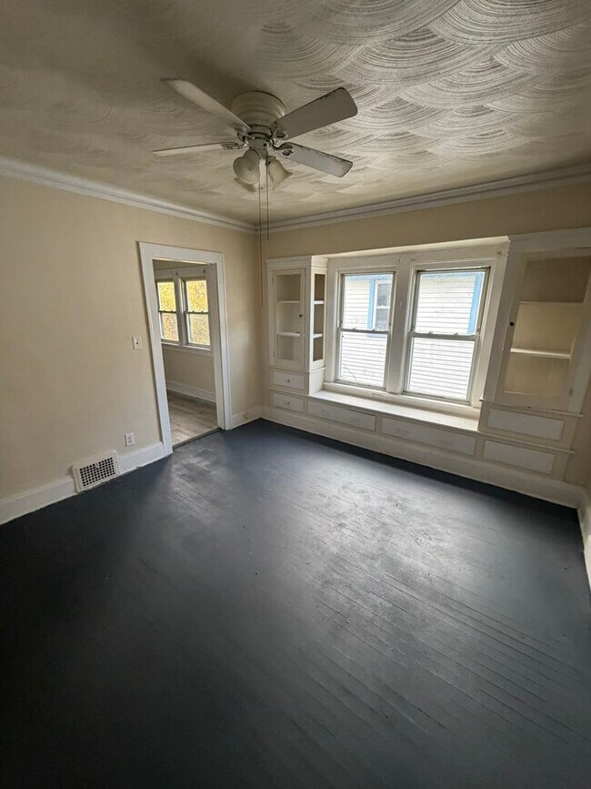 Building Photo - 12706 Parkhill Ave