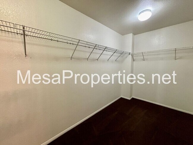 Building Photo - 13535 Silversand St