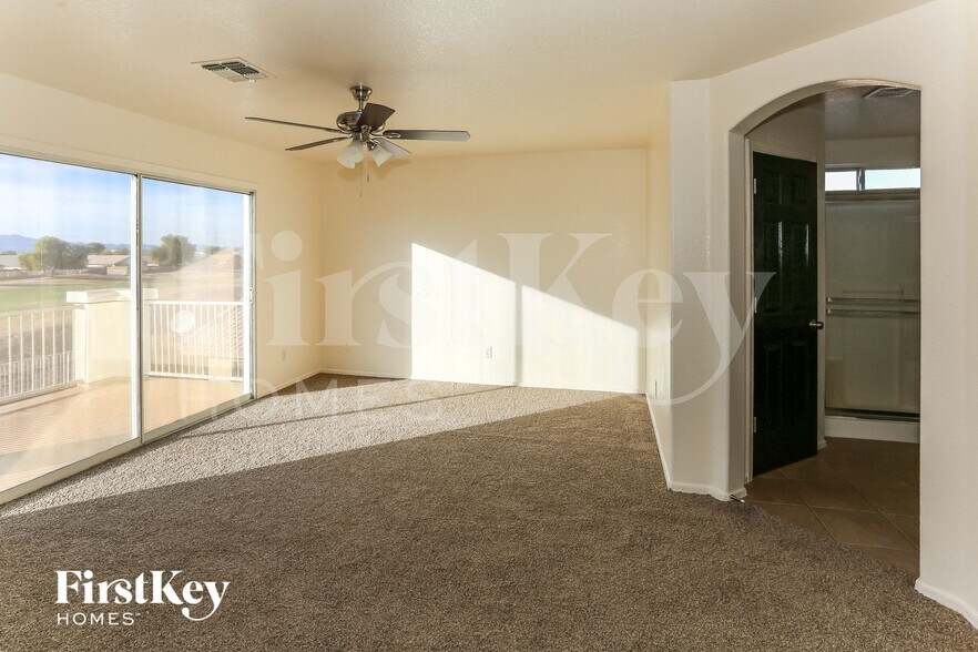 Building Photo - 718 S 124th Ave