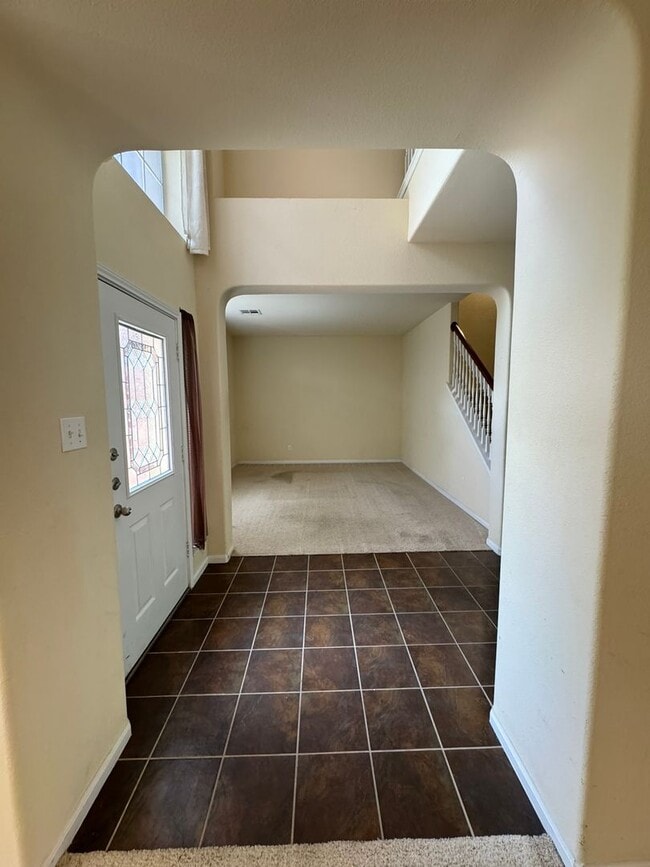 Building Photo - Beautiful 2 Story 4 Bdrm 2.5 Bath With a Loft