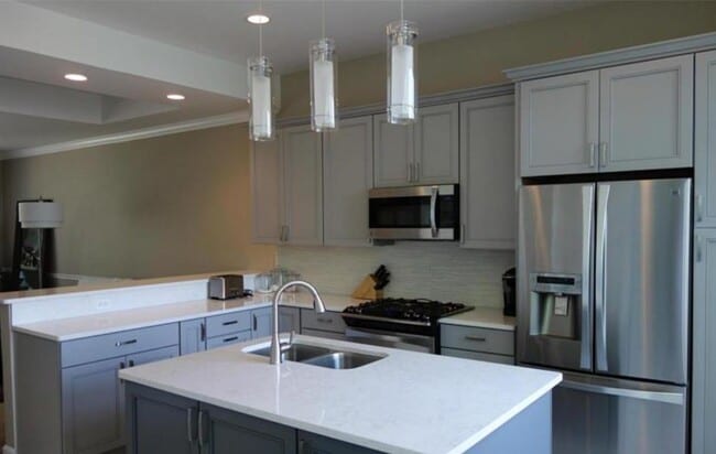 Entertain Here - 1439 N Scott St