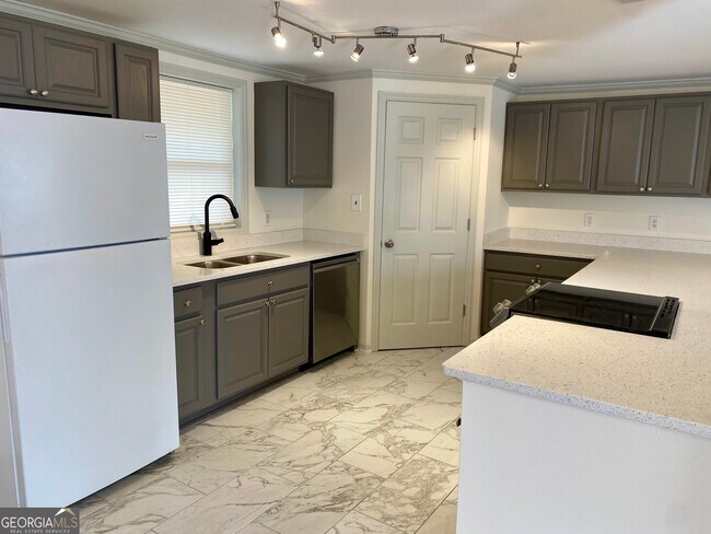 Building Photo - 487 Morgan Mill Rd