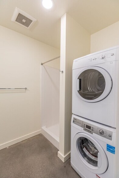 Building Photo - 2919 SE Division St