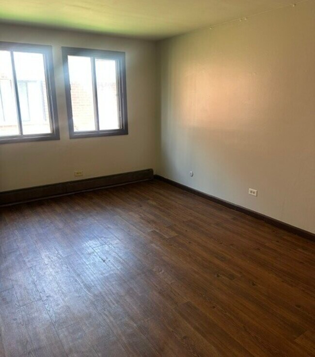 Building Photo - 14833 Kilpatrick Ave