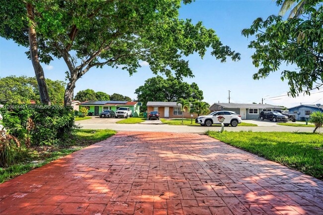 Building Photo - 6240 SW 22nd Ct