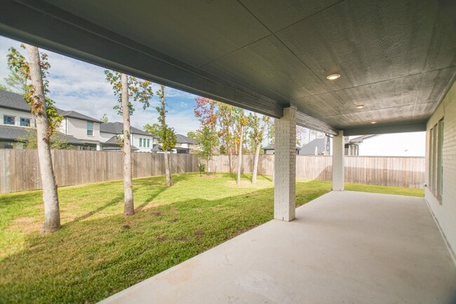 Building Photo - 11 Mariposa Wds Dr