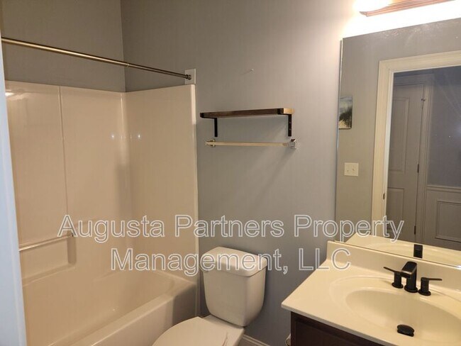 Building Photo - 325 Bellhaven Dr