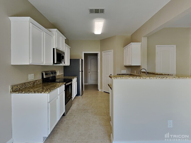 Building Photo - 1327 Tamarack Dr