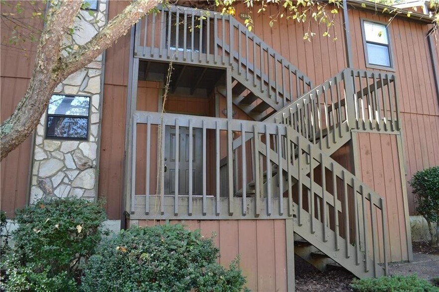 Building Photo - 1304 Aspen Way