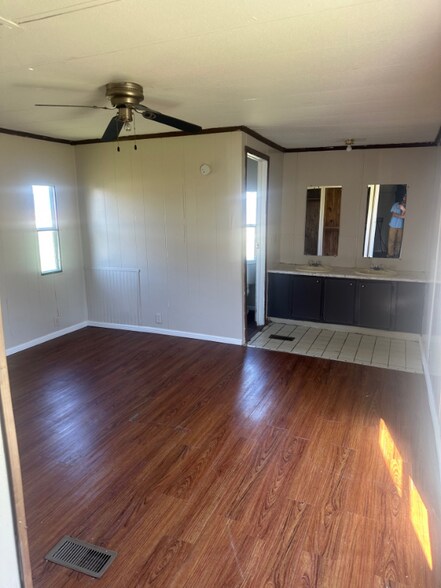 Building Photo - 570 Lorena Meadows Dr