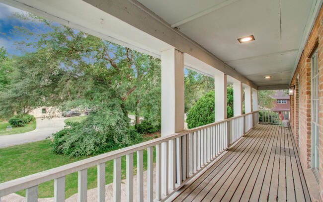 Building Photo - 534 Robert E Lee Dr